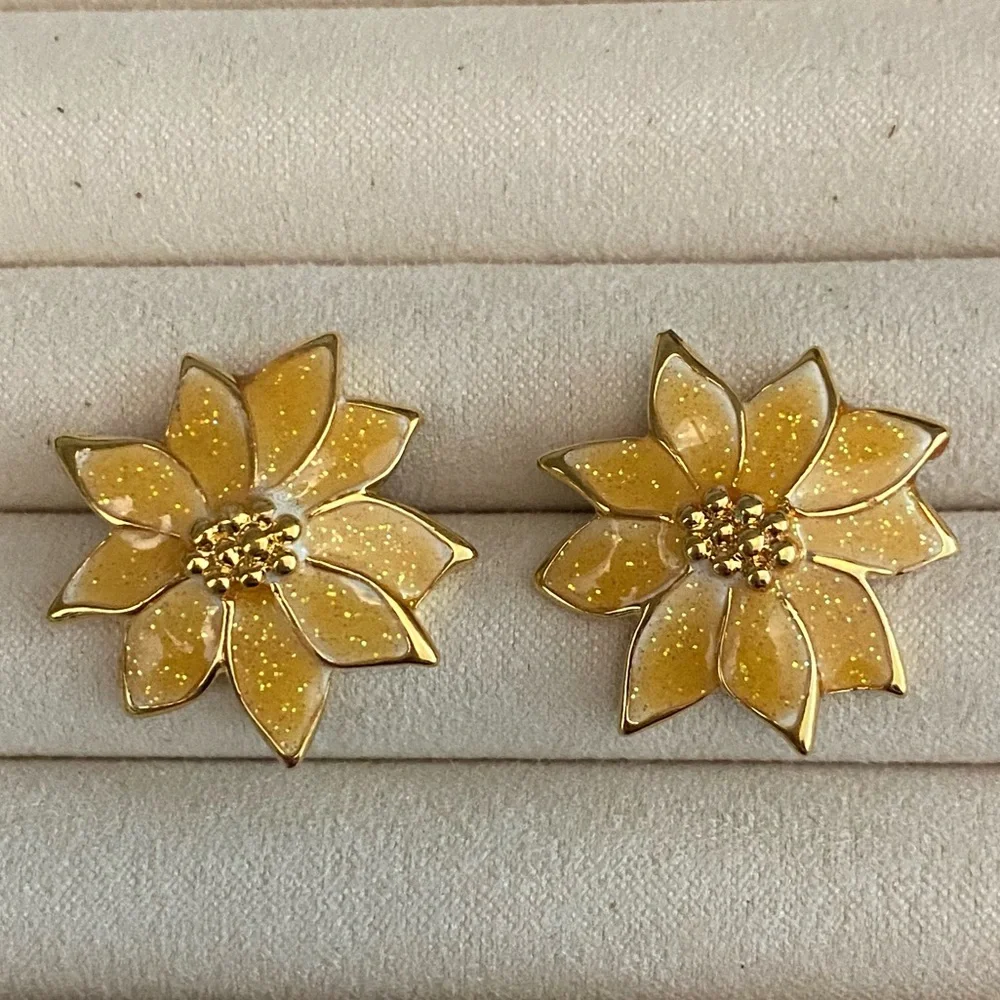 Vintage Gold Shimmery Yellow Flower Earrings 🌼 - Picture 3 of 10